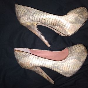 👠 👠 Pre-owened Vince Camuto High Heels
